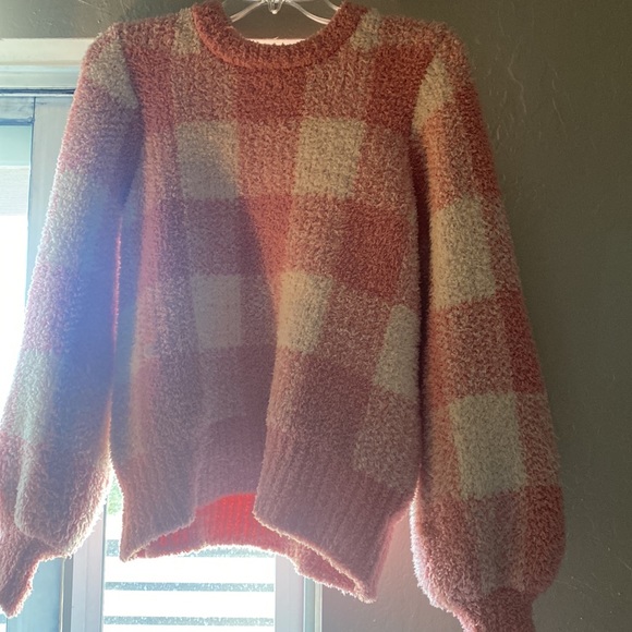 Super Soft Cashmere Pink and white sweater top . Size Medium - Picture 3 of 3